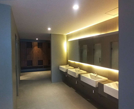 CLUB RESTROOM