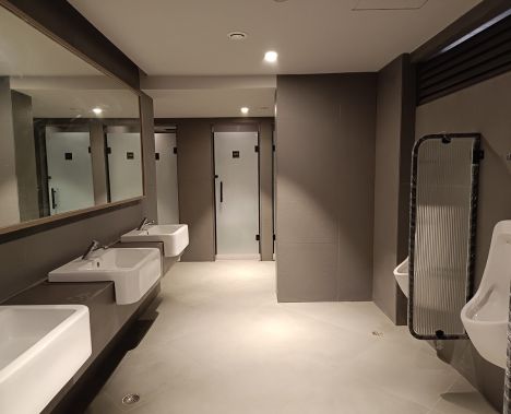 SWIMMING POOL CHANGING ROOMS